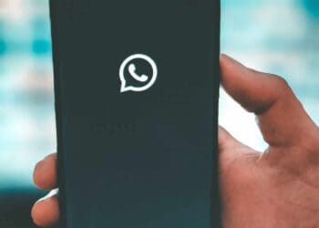 WhatsApp down new features privacy