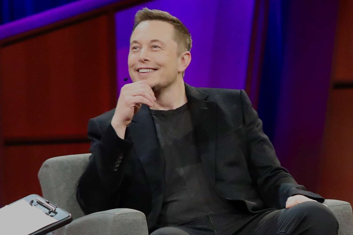 Elon Musk to buy Twitter for original price