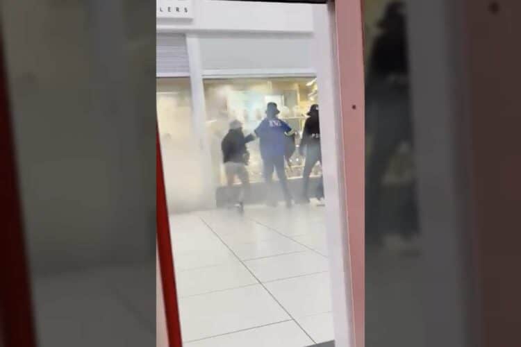 Chatsworth centre jewellery store robbery caught on camera