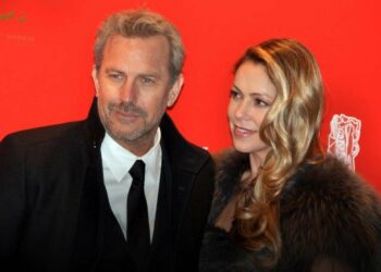 Kevin costner wife divorce move out