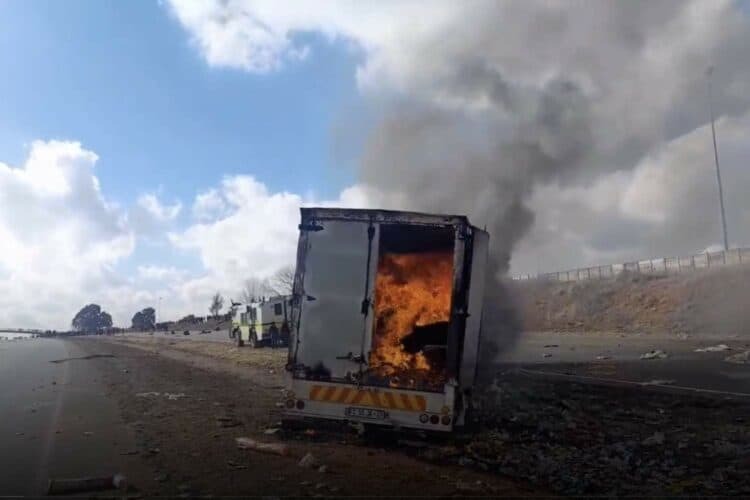slovo park riots trucks looted torched video