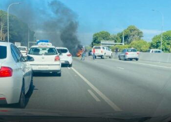 Cape Town n1 highway outbound vehicle catches fire video