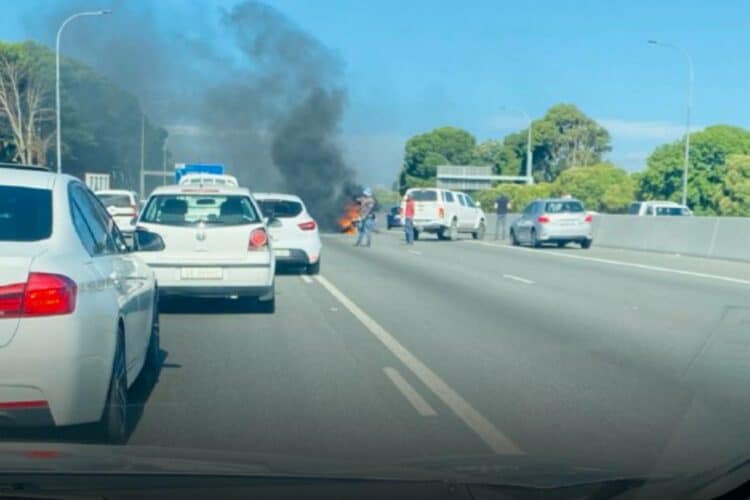 Cape Town n1 highway outbound vehicle catches fire video