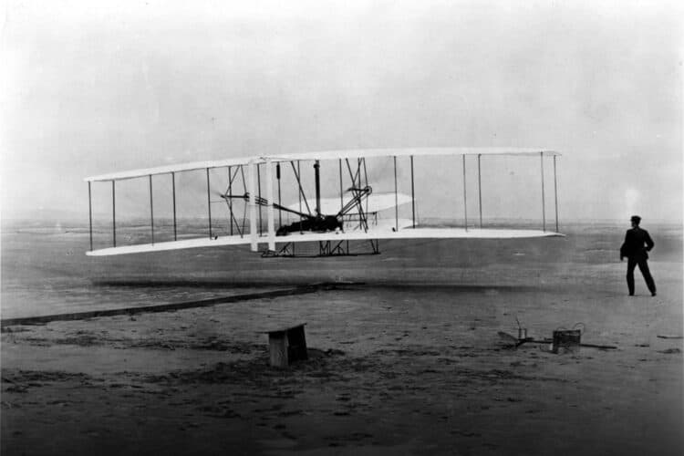 on this day 17 December wright brothers first powered flight