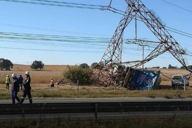 olifantsfontein drive nellmapius drive road closure power lines collapse