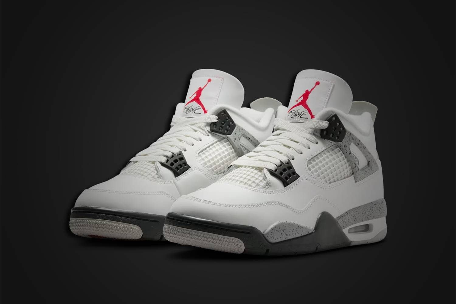 Air Jordan 4
White Cement